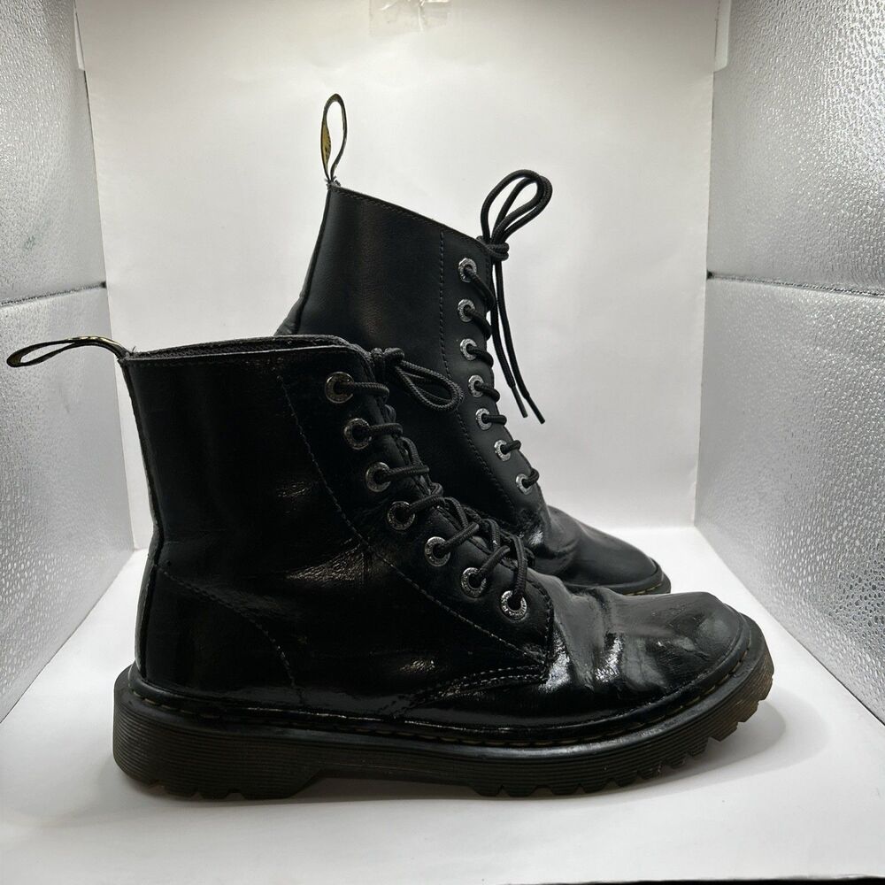 Dr. Martens Luana Black Leather Combat Boots Womens Size 8 AW004 AirWair